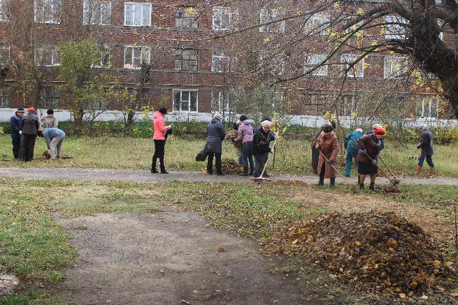 Традиционный осенний субботник по уборке территории
