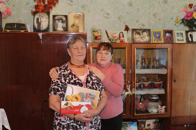 Поздравление с наступающим праздником женщин-получателей социальных услуг на дому 
