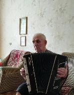 Получатель социальных услуг на дому поздравил всех мам с праздником