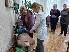 Занятие в «Школе здоровья» на тему «Оказание первой помощи»